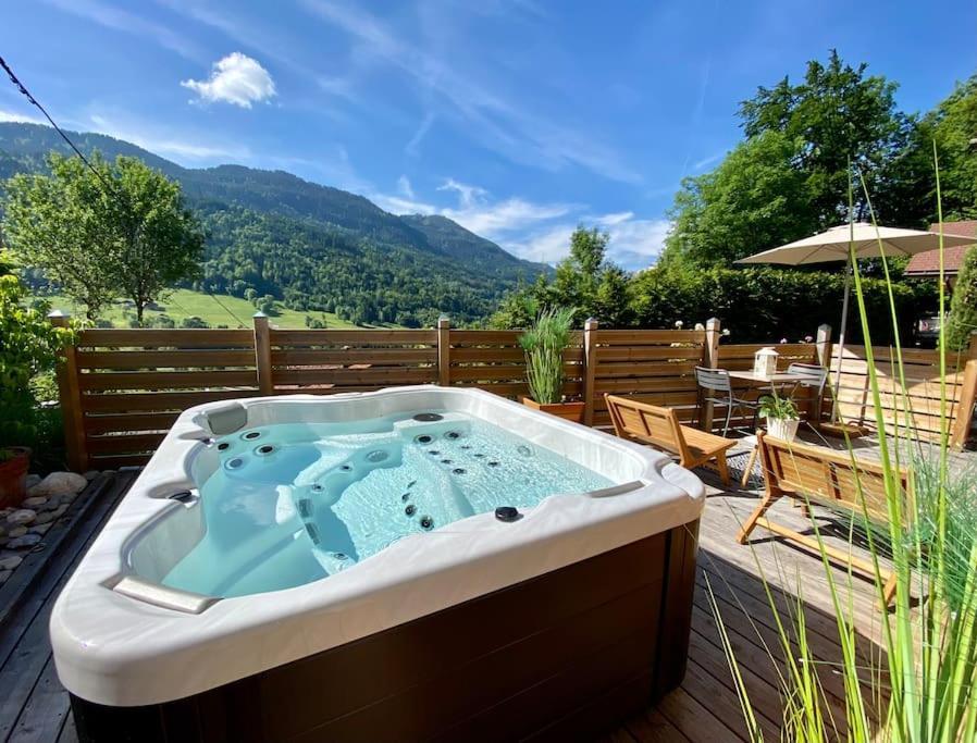 Androsace Appartement Dans Chalet Bois Avec Jacuzzi Privatif Terrasse Et Vue Montagne Les Villards-sur-Thones Exterior photo